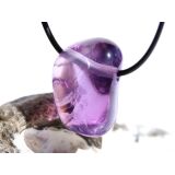 Amethyst mittelhell "Regenbogenkristall" Trommelstein / Schmuckstein gebohrt - AA-Sonderqualität - ca. 3 cm x 2,5 cm x 2 cm