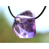 Amethyst mittelhell "Regenbogenkristall" Trommelstein / Schmuckstein gebohrt - AA-Sonderqualität - ca. 3 cm x 2,5 cm x 2 cm