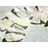 Petalit (Petalith) farblos-weiß natur Kristalle /...