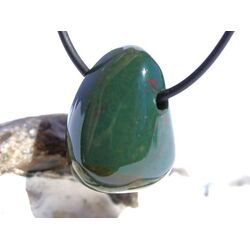 Heliotrop Trommelstein gebohrt - AA-Sonderqualit�t - ca. 2,7 cm x 1,9 cm x 1,9 cm