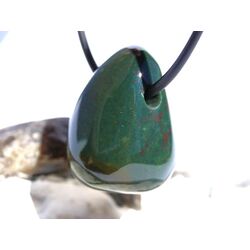 Heliotrop Trommelstein gebohrt - AA-Sonderqualit�t - ca. 2,7 cm x 1,9 cm x 1,9 cm