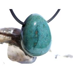 Heliotrop Trommelstein gebohrt - AA-Sonderqualit�t - ca. 2,7 cm x 2,2 cm x 1,3 cm