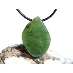 Nephrit-Jade Schmuckstein / Scheibenstein gebohrt -...