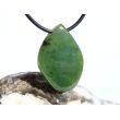 Nephrit-Jade Schmuckstein / Scheibenstein gebohrt - Sonderqualität - Handarbeit - ca. 3,3 cm x 2,4 cm x 0,6 cm
