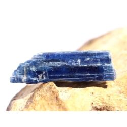 Disthen blau Kristallstab / Rohkristall (Cyanit / Kyanit) - Dose - Sonderqualität - Rarität - ca. 3 cm x 0,9 cm x 0,5 cm (GKS)