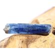 Disthen blau Kristallstab / Rohkristall (Cyanit / Kyanit) - Dose - Sonderqualität - Rarität - ca. 3,3 cm x 0,7 cm x 0,4 cm (Fairer Handel/GKS)