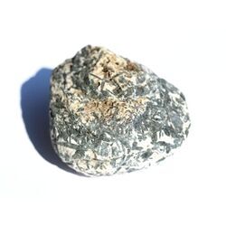 Hornblende Rohstein - Rarit�t - ca. 4,6 cm x 4,5 cm x 3,2 cm