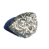 Hornblende Rohstein - Rarität - ca. 4,7 cm x 4,1 cm...