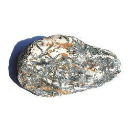 Hornblende Rohstein - Rarit�t - ca. 6 cm x 4,2 cm x 2,1 cm