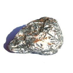 Hornblende Rohstein - Rarit�t - ca. 6 cm x 4,2 cm x 2,1 cm