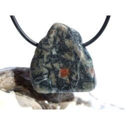 Hornblende mit Granat und Schiefer - Scheibenstein gebohrt - Rarität - Handarbeit - ca. 2,9 cm x 2,8 cm x 0,8 cm