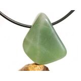 Chalcedon grün Trommelstein gebohrt - Sonderqualität - ca. 2,9 cm x 2,4 cm x 1,7 cm (GKS)