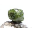 Vesuvian grün (Idokras) Trommelstein - schöne Qualität - Rarität - ca. 2,6 cm x 2 cm x 1,8 cm