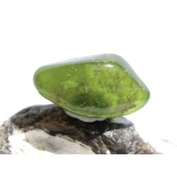 Vesuvian grün (Idokras) Trommelstein - Sonderqualität - Rarität - ca. 3,3 cm x 1,8 cm x 1,3 cm