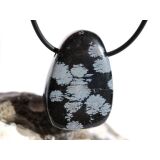 Schneeflockenobsidian Trommelstein / Scheibenstein gebohrt - Sonderqualität - ca. 3,4 cm x 2,4 cm x 1,3 cm