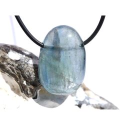 Fluorit blau Regenbogenkristall Trommelstein gebohrt - ca. 3 cm x 2,1 cm x 1,2 cm