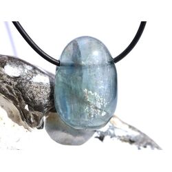 Fluorit blau Regenbogenkristall Trommelstein gebohrt - ca. 3 cm x 2,1 cm x 1,2 cm