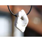 Magnesit-Knolle XL Trommelstein gebohrt - Sonderqualität - ca. 3,6 cm x 2,3 cm x 1,5 cm