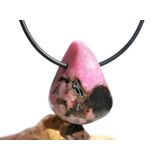 Kobaltcalcit / Kobaltdolomit Trommelstein gebohrt - Rarität - Sonderqualität - ca. 2,8 cm x 2,1 cm x 2 cm