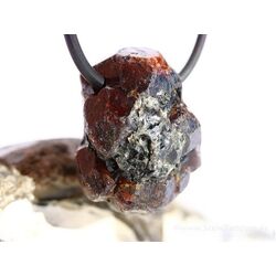 Rhodolith (Granat) Kristall / Rohsteinform gebohrt - Raritt - Sonderqualitt - ca. 2,5 cm x 2,2 cm x 1,9 cm