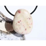 Cinnabarit-Opal (Zinnober-Opal) Trommelstein gebohrt - Sonderqualität - Rarität - ca. 3 cm x 2,3 cm x 2 cm