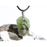 Peridot Kristall- / Rohsteinform angetrommelt Anhänger Silberöse (Olivin / Chrysolith) - Sonderqualität - ca. 3,5 cm x 2,2 cm x 1,6 cm (GKS)