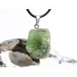 Peridot Kristall- / Rohsteinform angetrommelt Anhänger Silberöse (Olivin / Chrysolith) - Sonderqualität - ca. 3,5 cm x 2,2 cm x 1,6 cm (GKS)