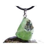 Peridot Kristall- / Rohsteinform Anhänger Silberöse (Olivin / Chrysolith) - Sonderqualität - ca. 3,7 cm x 2 cm x 1,4 cm (GKS)