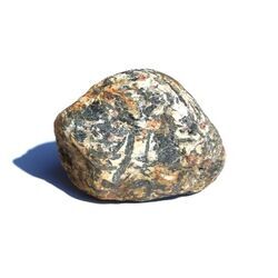 Hornblende mit Granat - Rohstein - Rarit�t - ca. 4,9 cm x 3,7 cm x 3 cm