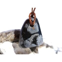 Schneeflockenobsidian Trommelstein gebohrt - ca. 2,3 cm x 2 cm x 1,2 cm