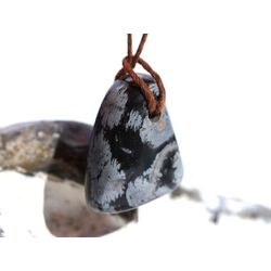 Schneeflockenobsidian Trommelstein gebohrt - ca. 2,3 cm x 2 cm x 1,2 cm