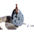 Schneeflockenobsidian Trommelstein / Schmuckstein gebohrt - Sonderqualität - ca. 2,7 cm x 2,2 cm x 1,7 cm