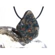 Hornblende mit Granat und Schiefer - XXL Scheibenstein gebohrt - Rarität - Handarbeit - ca. 4,6 cm x 3,5 cm x 0,8 cm