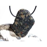 Hornblende mit Granat und Schiefer - XXL Scheibenstein gebohrt - Rarität - Handarbeit - ca. 4,7 cm x 3,9 cm x 0,5 cm