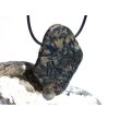 Hornblende mit Granat und Schiefer - XXL Scheibenstein gebohrt - Rarität - Handarbeit - ca. 4,7 cm x 3,9 cm x 0,5 cm