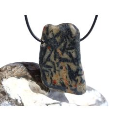 Hornblende mit Granat und Schiefer - XXL Scheibenstein gebohrt - Rarität - Handarbeit - ca. 4,9 cm x 3 cm x 0,7 cm