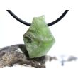 Peridot Kristall- / Rohsteinform gebohrt (Olivin / Chrysolith) - Sonderqualität - ca. 2,4 cm x 1,8 cm x 1 cm
