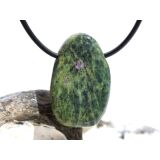 Serpentin mit Stichtit (Atlantisit) Trommelstein /...