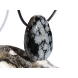 Schneeflockenobsidian Trommelstein / Scheibenstein gebohrt - Sonderqualität - ca. 3,3 cm x 2,4 cm x 1,1 cm