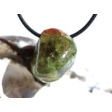 Grossular grün (Granat) Trommelstein gebohrt - schöne Qualität - ca. 2,2 cm x 1,7 cm x 1,8 cm - Sonderpreis wg. Makel -