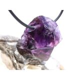 Amethyst dunkel "Morion" Kristallspitze / Rohstein angetrommelt, gebohrt - AA-Sonderqualität - ca. 3 cm x 2,8 cm x 2 cm - Sonderpreis wg. Makel -