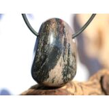 Silberblattjaspis (Brekzienjaspis) Trommelstein gebohrt -...
