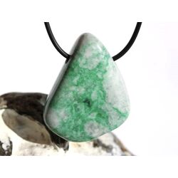 Jadeit (Jade / Burmajade) grn XXL Schmuckstein / Trommelstein gebohrt - Sonderqualitt - Handarbeit - ca. 4,3 cm x 3,3 cm x 1,4 cm