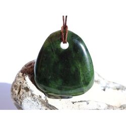 Nephrit-Jade XXL Schmuckstein / Scheibenstein gebohrt -...