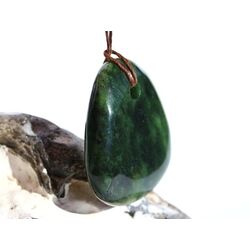 Nephrit-Jade XXL Schmuckstein / Scheibenstein gebohrt - Sonderqualit�t - ca. 4,2 cm x 3,8 cm x 1,1 cm