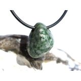 Prasem "Afrikanische Jade" Trommelstein gebohrt - ca. 1,8 cm x 1,7 cm x 1,6 cm