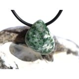 Prasem "Afrikanische Jade" Trommelstein gebohrt - ca. 1,8 cm x 1,7 cm x 1,6 cm
