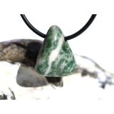 Prasem "Afrikanische Jade" Trommelstein gebohrt - ca. 2,2 cm x 1,8 cm x 1,5 cm - Sonderpreis wg. Makel -