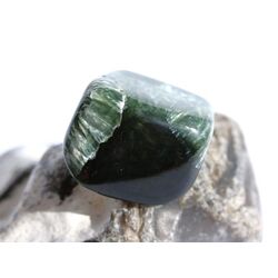 Seraphinit (Klinochlor) Trommelstein / Schmuckstein - Sonderqualit�t - ca. 2,7 cm x 2,6 cm x 1,3 cm