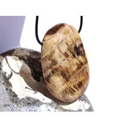 Versteinertes Holz XXXL Trommelstein gebohrt - Sonderqualitt - ca. 6,1 cm x 4,1 cm x 1,5 cm